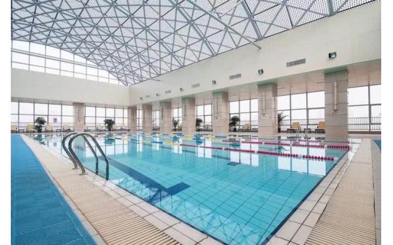 新衛(wèi)生標(biāo)準(zhǔn)實(shí)施，我國(guó)游泳池水水質(zhì)已接近國(guó)外發(fā)達(dá)國(guó)家和國(guó)際泳聯(lián)的標(biāo)準(zhǔn)